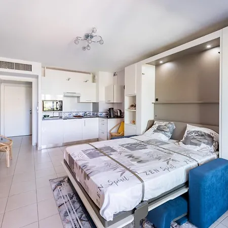 Beau Veranda A Deux Pas De La - Parking Inclus Juan-les-Pins