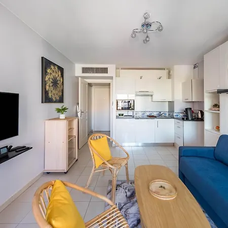 Beau Veranda A Deux Pas De La - Parking Inclus *