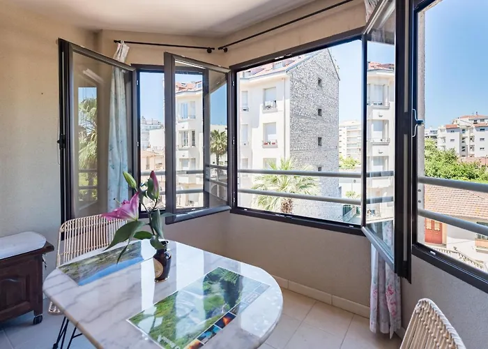 Beau Veranda A Deux Pas De La - Parking Inclus Juan-les-Pins